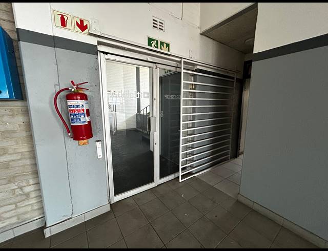 1,620M² WAREHOUSE TO LET IN WYNBERG